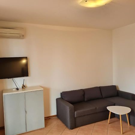 Lato Soleggiato @Gardazzurro Apartment Padenghe sul Garda Luaran gambar