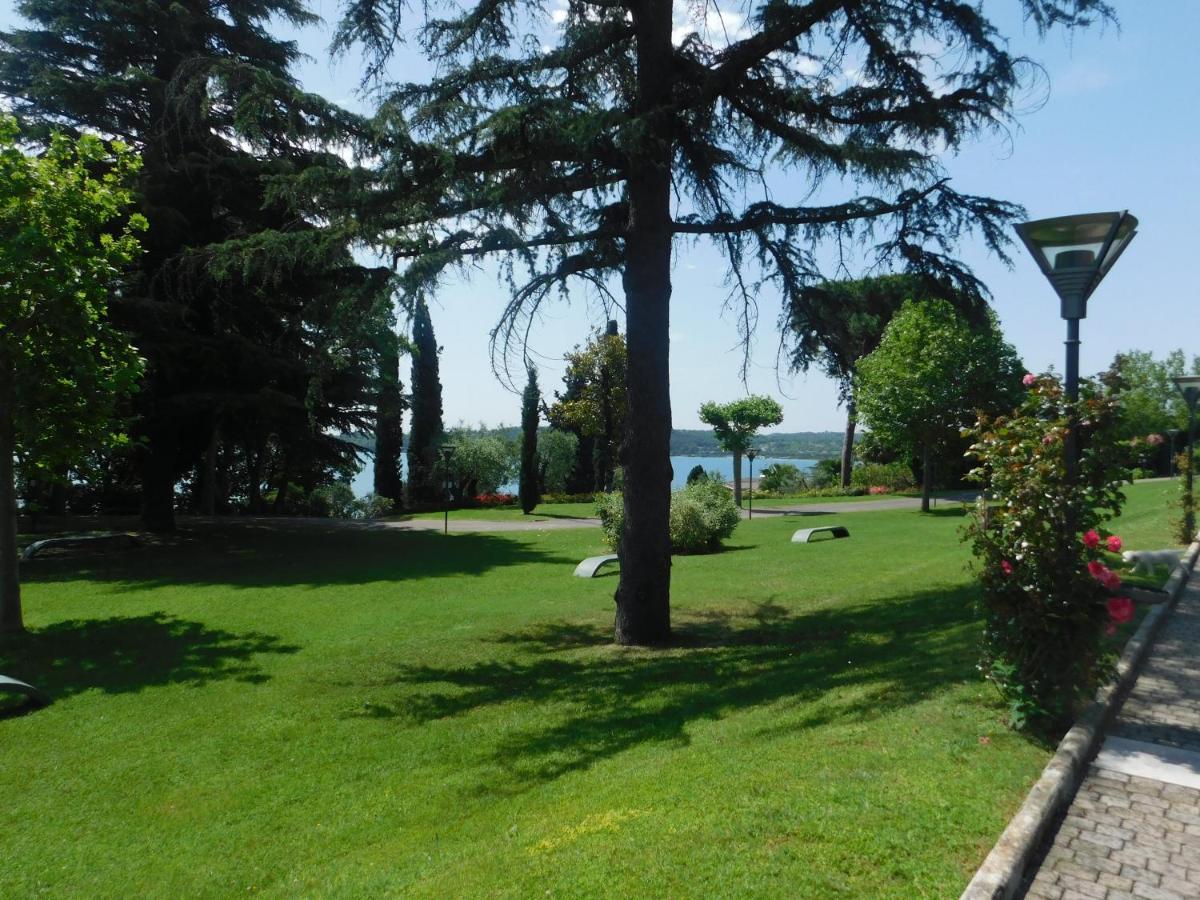 Lato Soleggiato @Gardazzurro Apartment Padenghe sul Garda Luaran gambar
