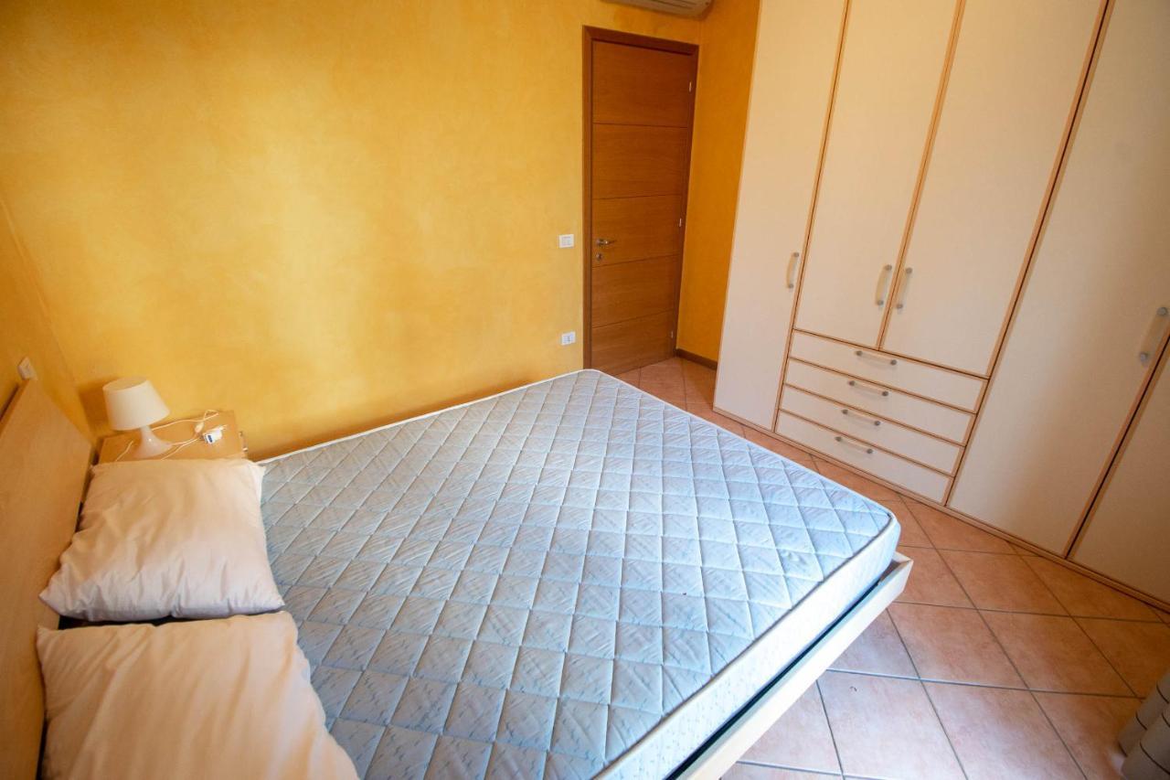 Lato Soleggiato @Gardazzurro Apartment Padenghe sul Garda Luaran gambar
