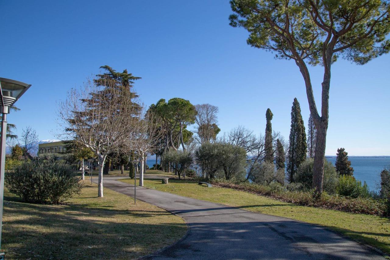 Lato Soleggiato @Gardazzurro Apartment Padenghe sul Garda Luaran gambar